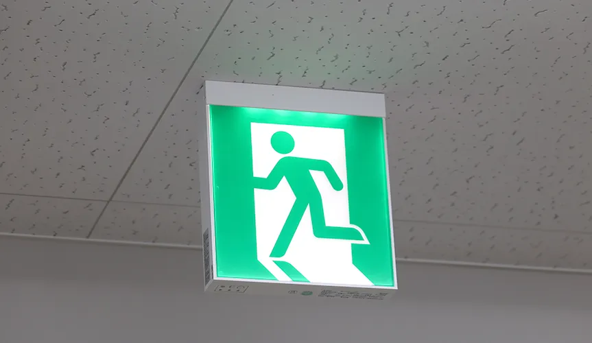 防災設備工事の施工現場