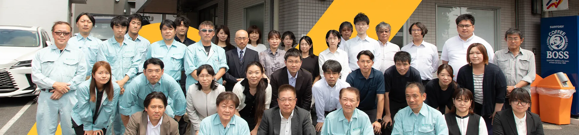 防災設備工事をする男性スタッフ