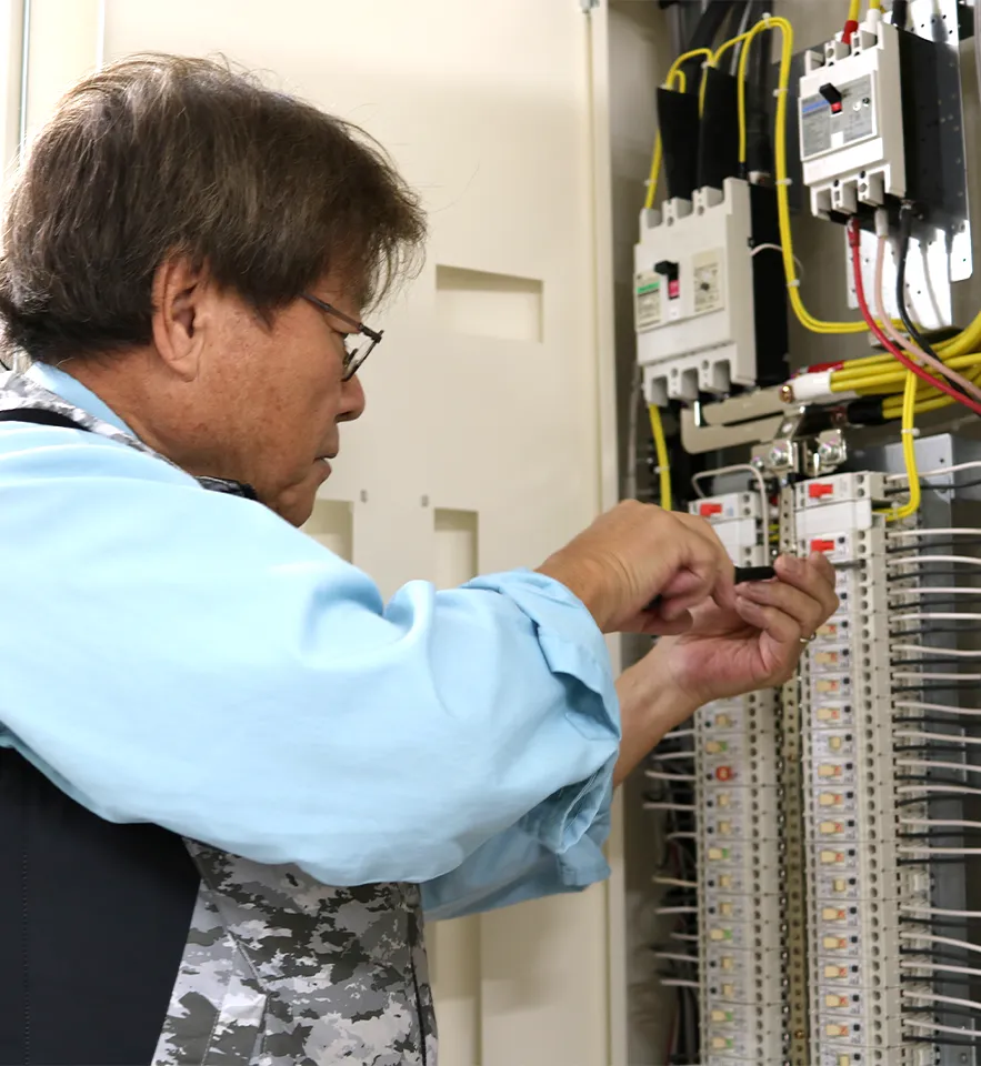 分電盤設備工事の様子