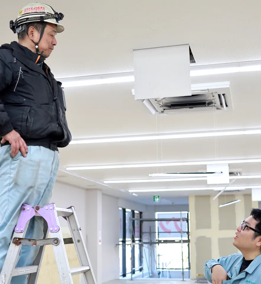 照明器具供給工事の様子