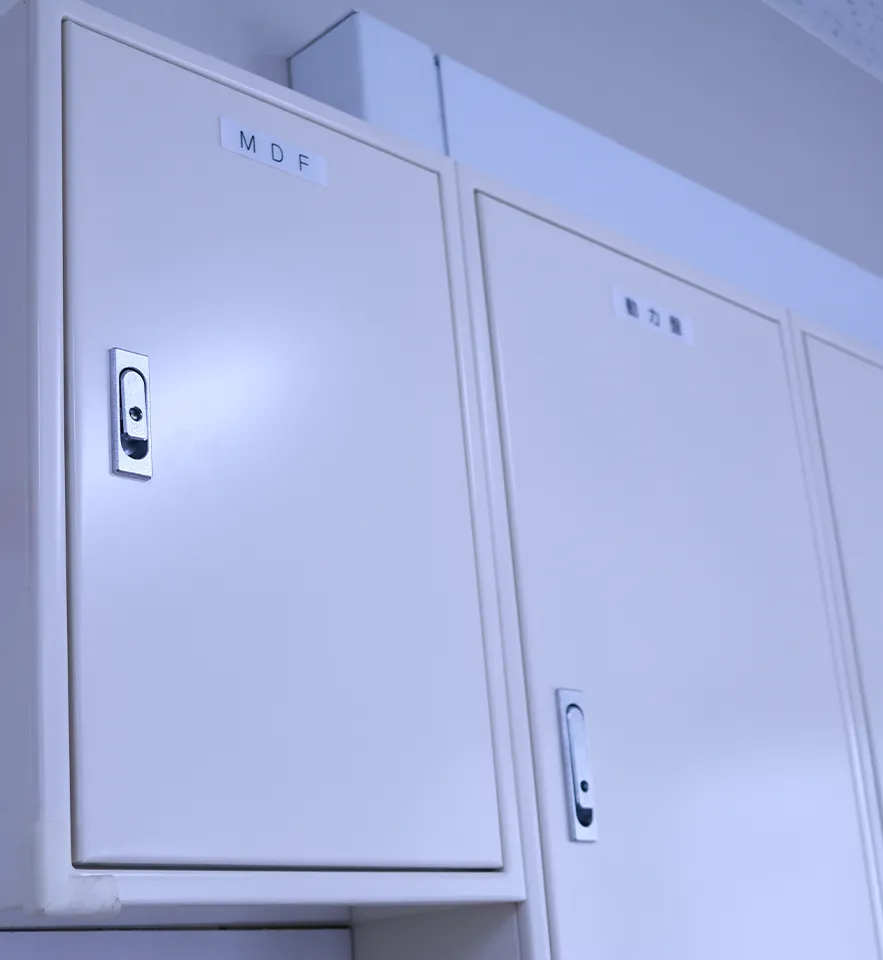 弱電設備工事の様子