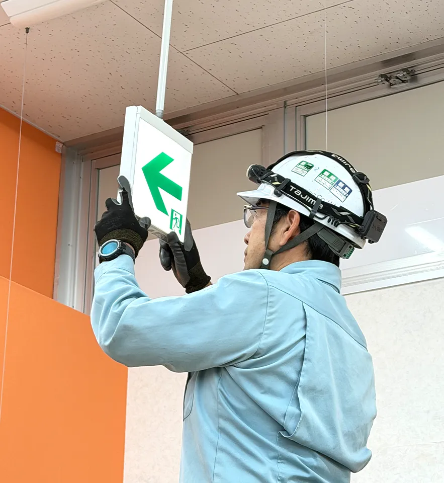 防災設備工事の様子