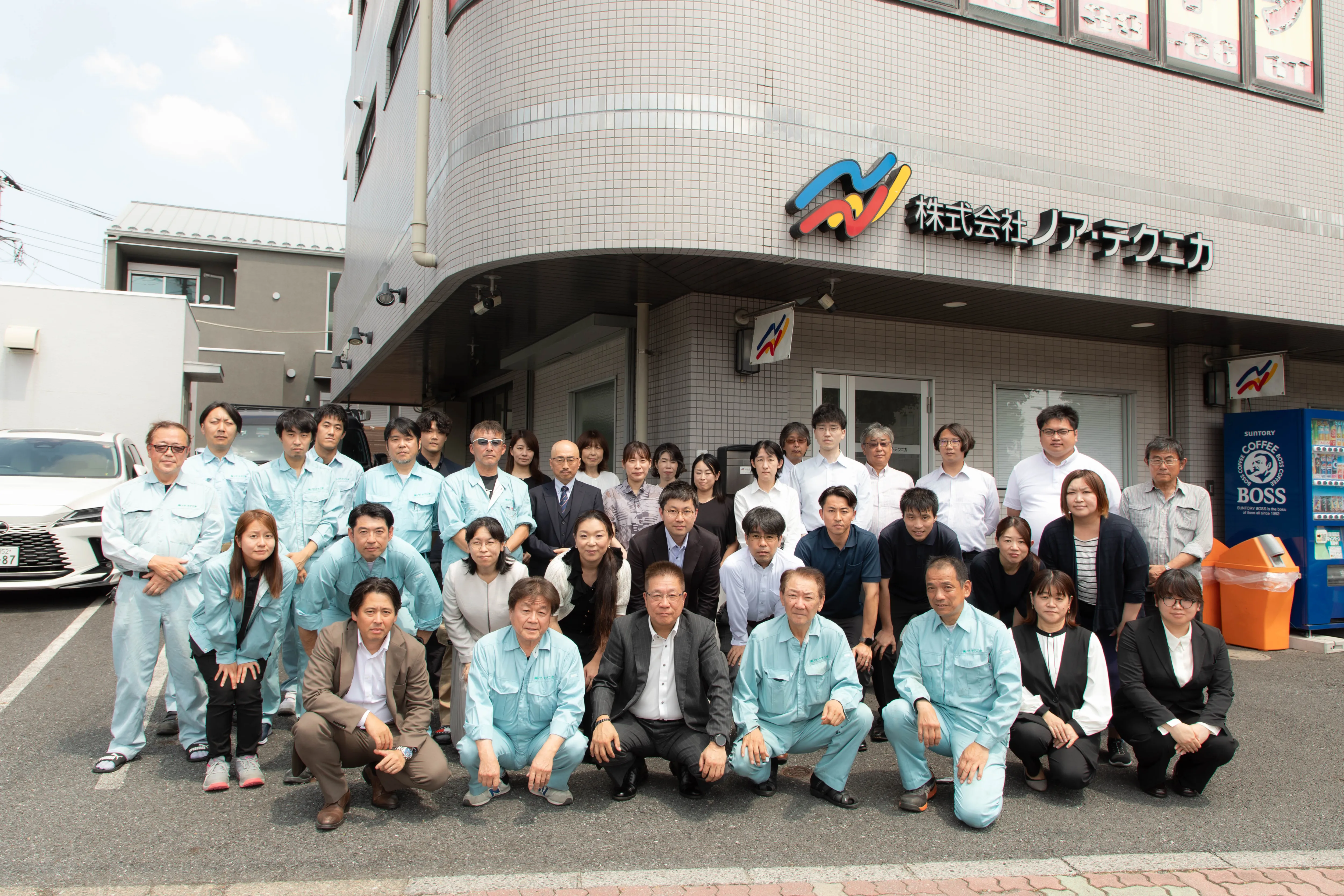 株式会社ノア・テクニカで働くスタッフの集合写真